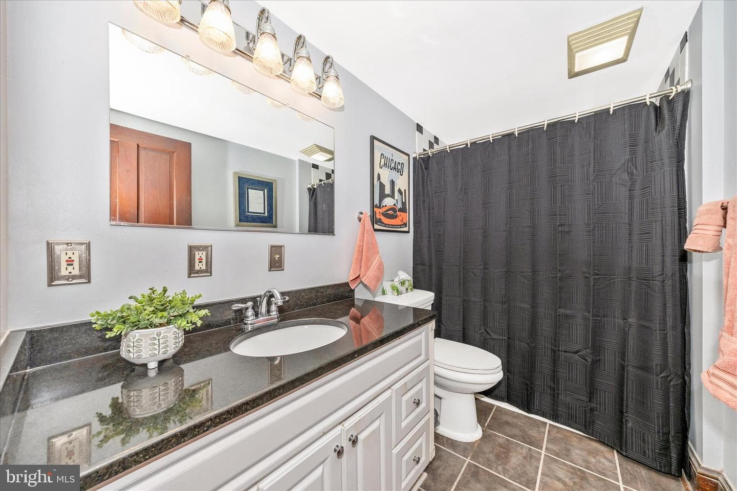 24 E 8th Street photo 36