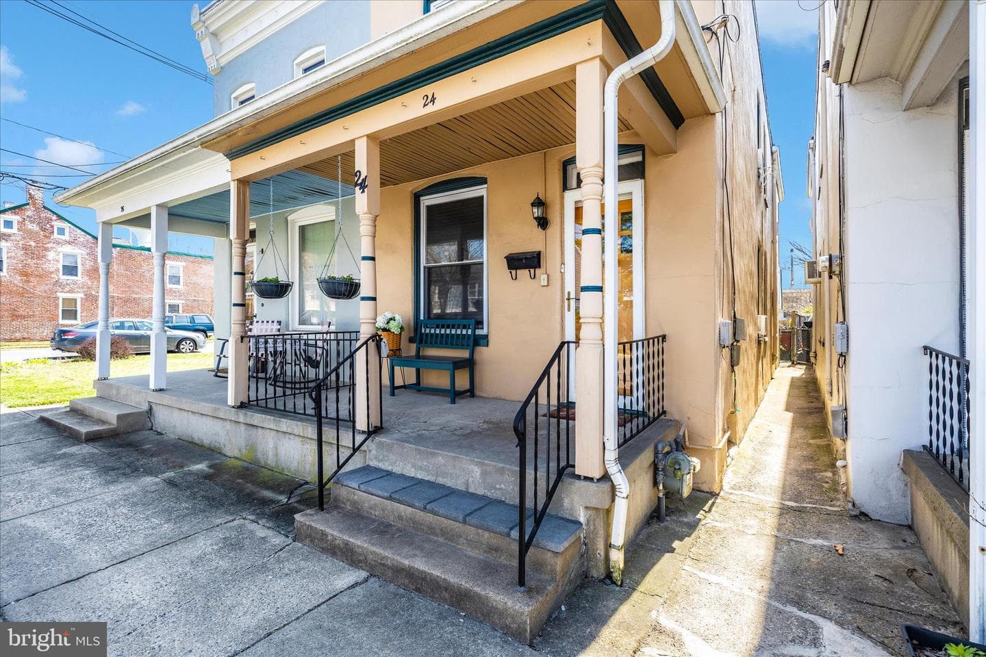 24 E 8th Street photo 4
