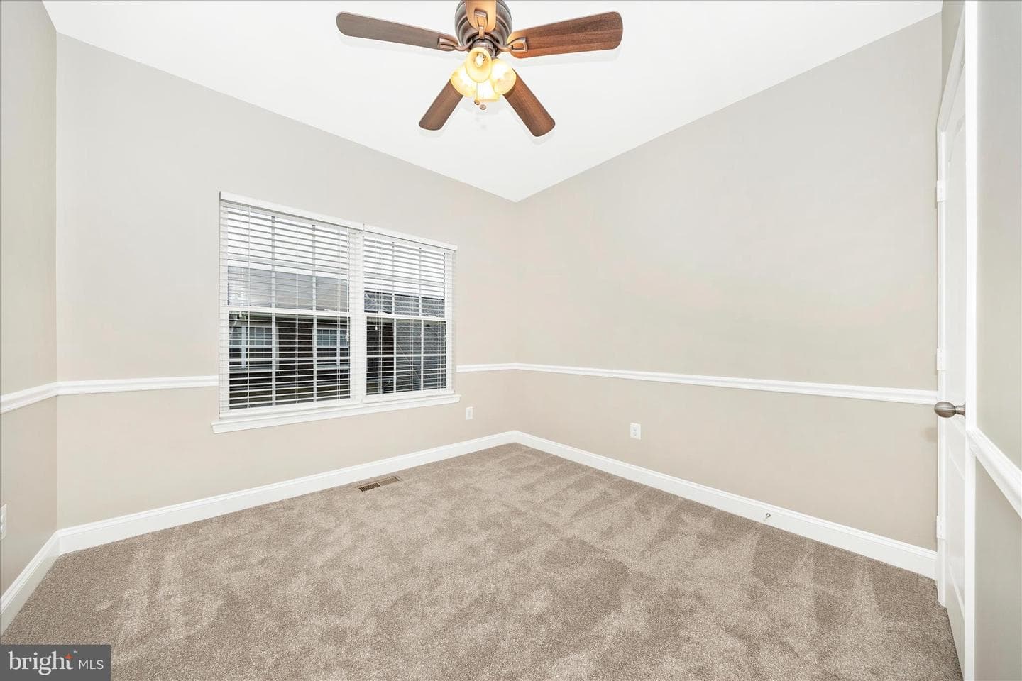 10228 Nuthatch Drive photo 32