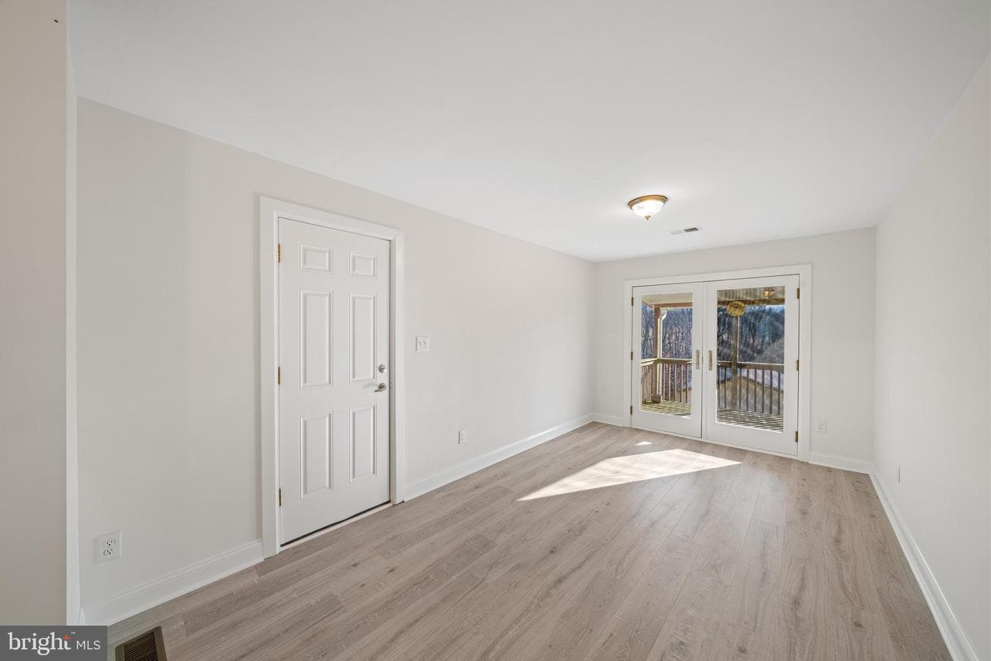 5209 Woodville Road photo 11