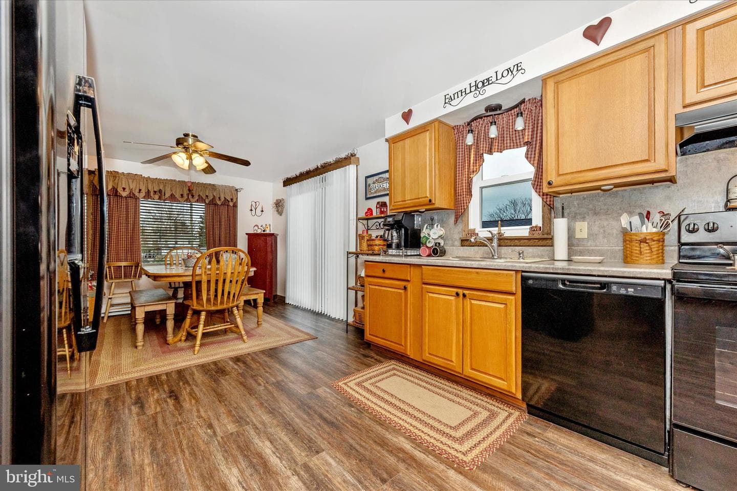 816 E E Street photo 24