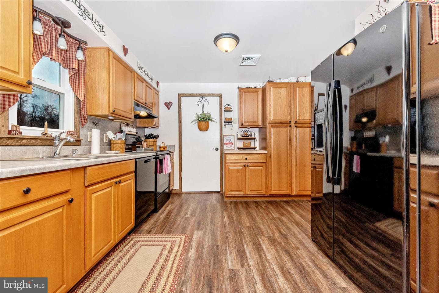 816 E E Street photo 27