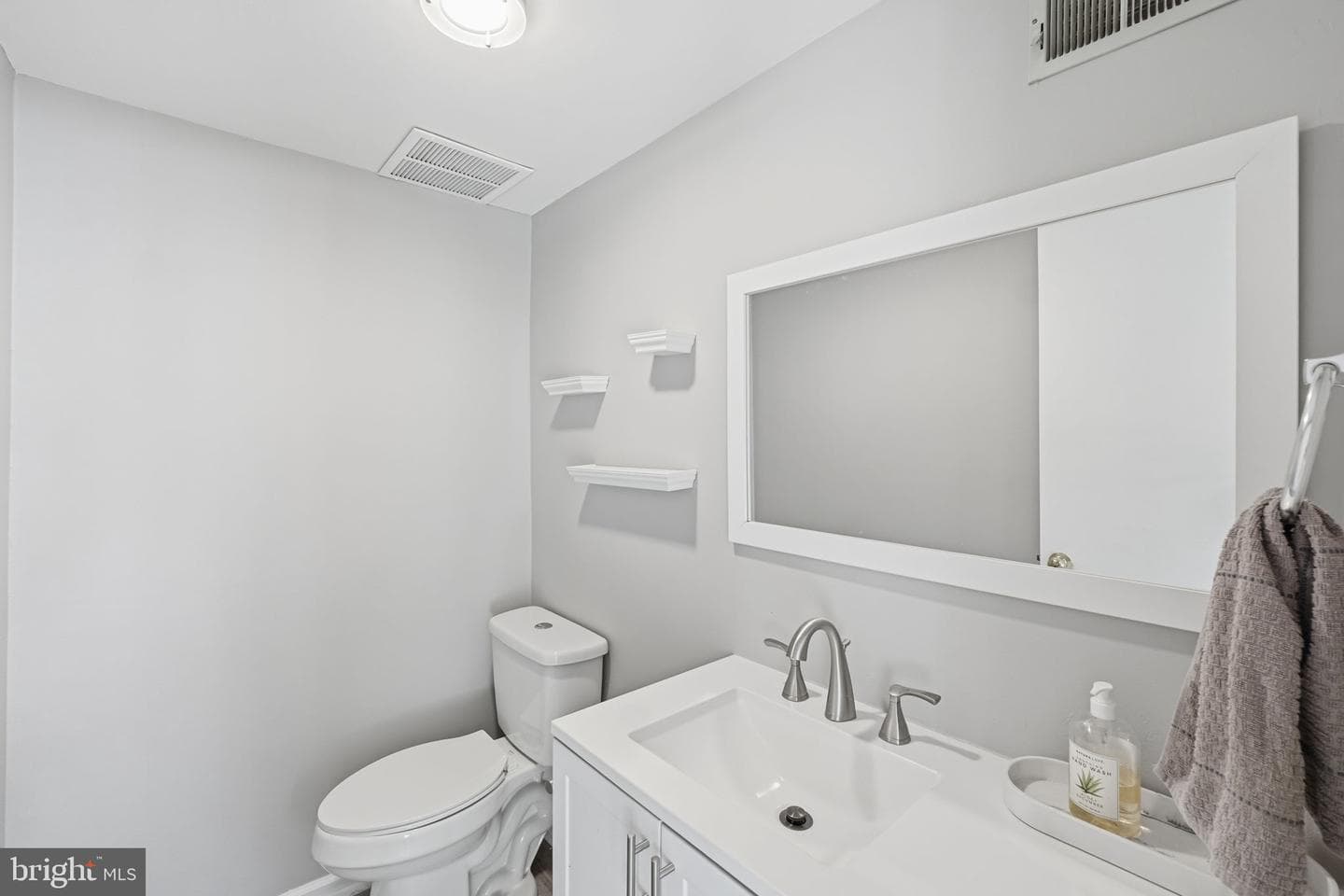 111 Lauren Court photo 17