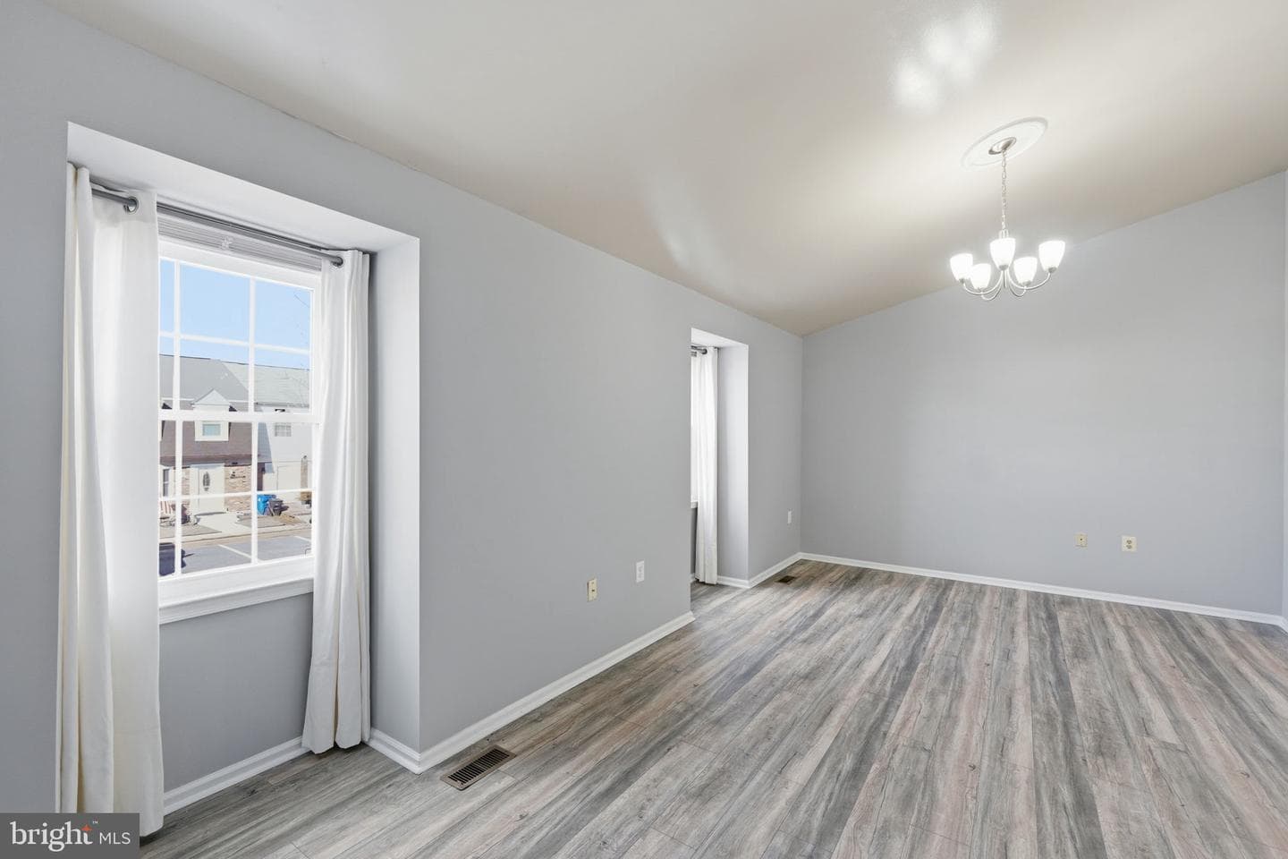 111 Lauren Court photo 19