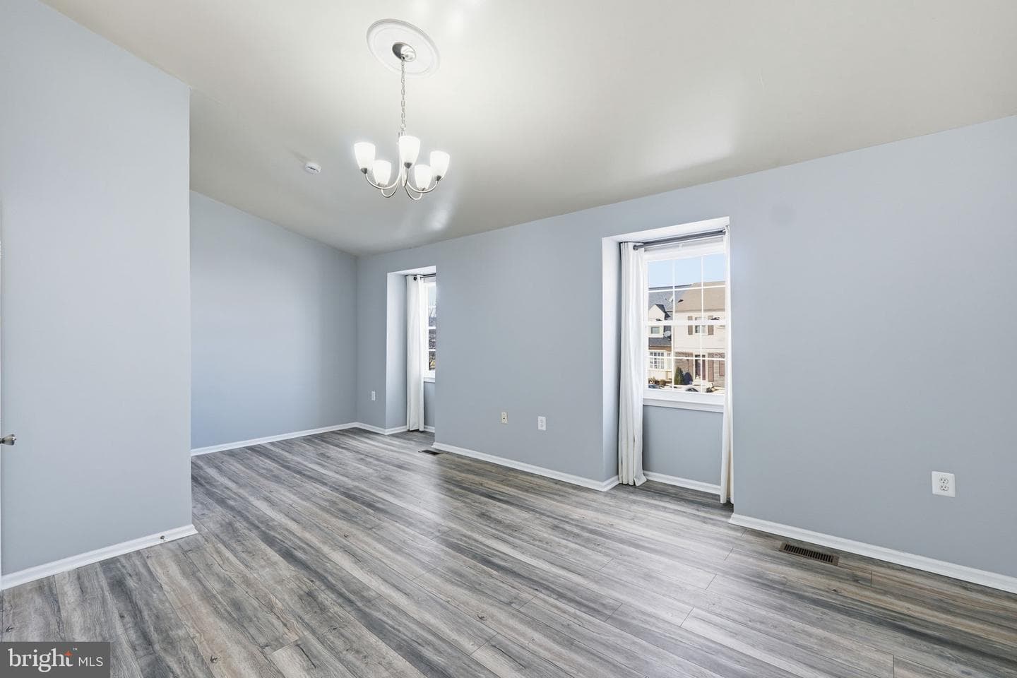 111 Lauren Court photo 23