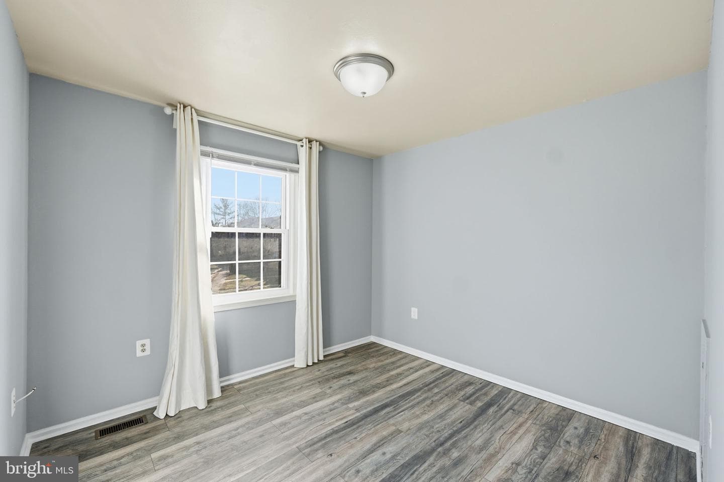 111 Lauren Court photo 24