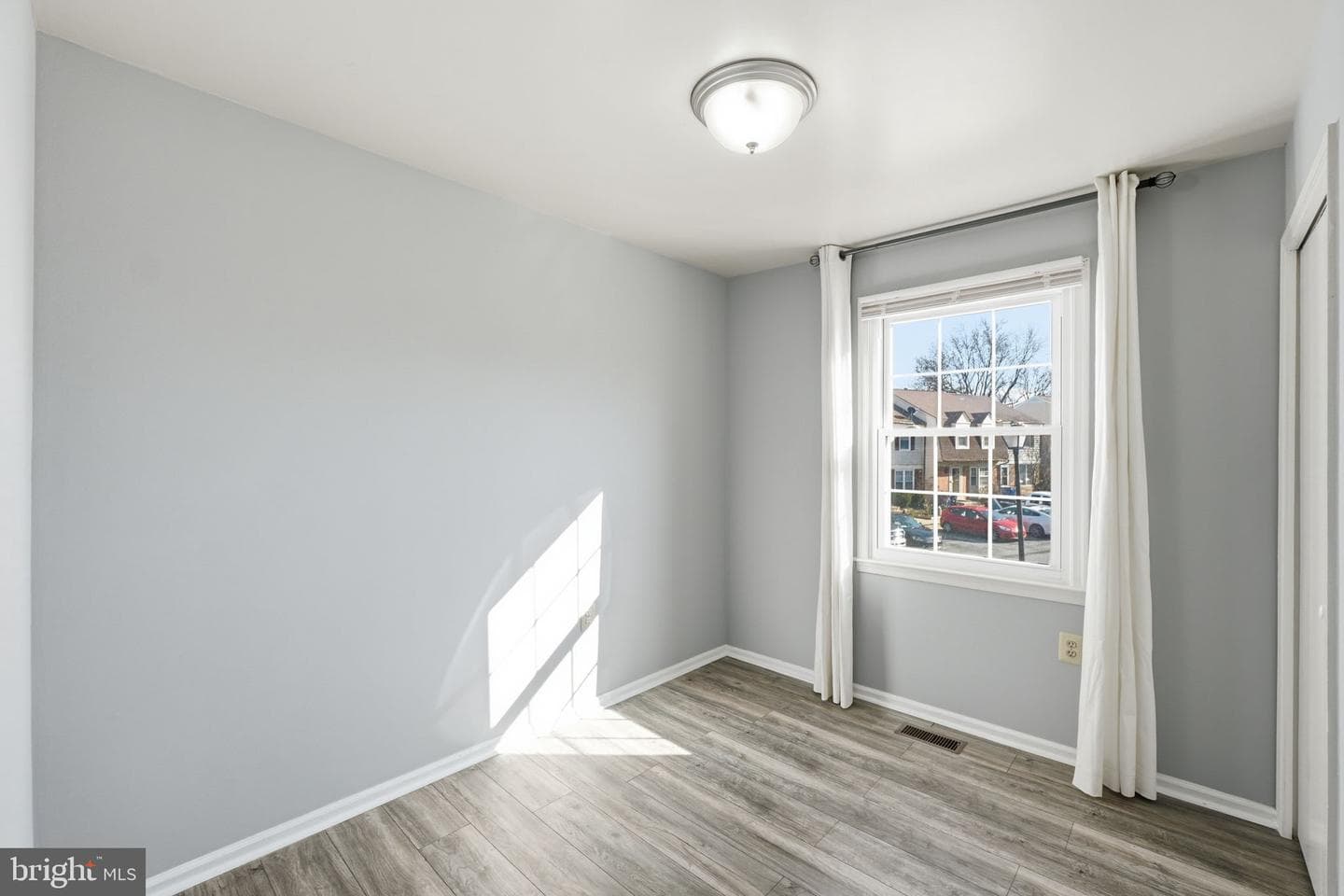 111 Lauren Court photo 26