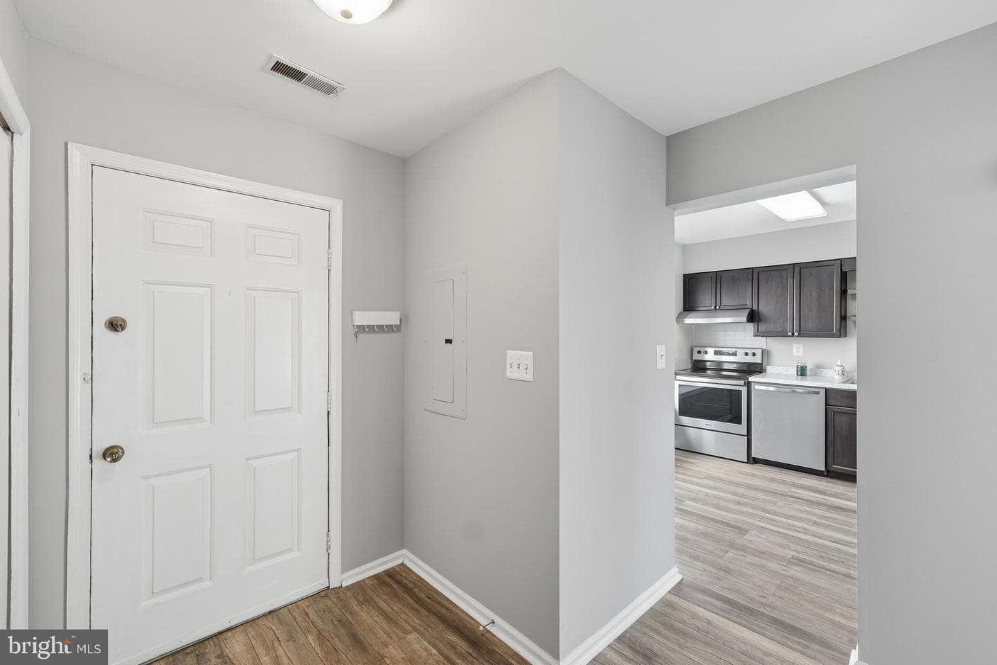 111 Lauren Court photo 3