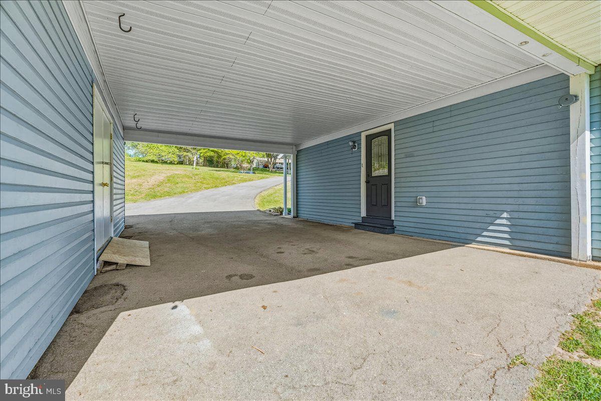 4389 Moleton Drive photo 4