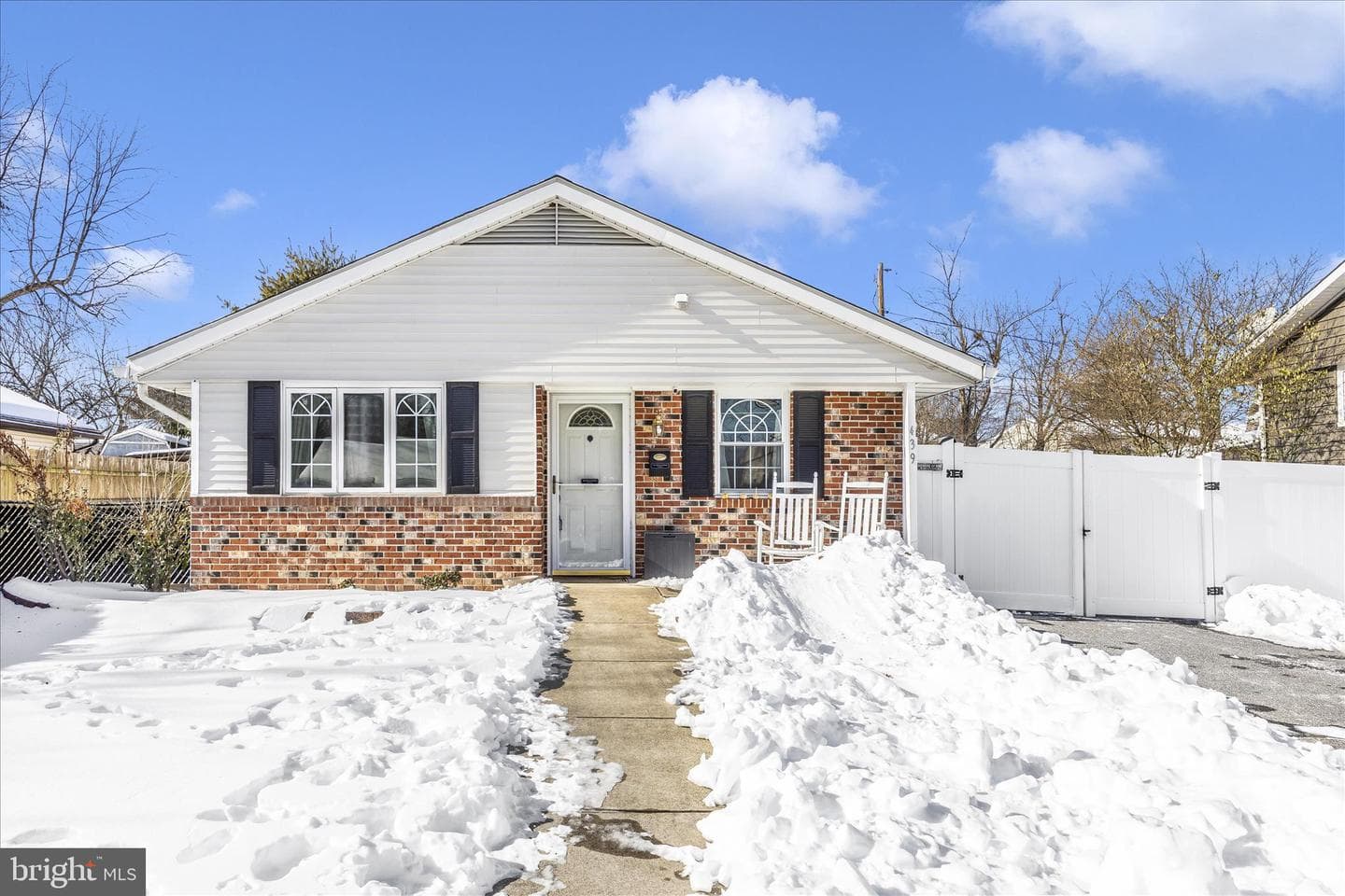 439 Center Street photo 1
