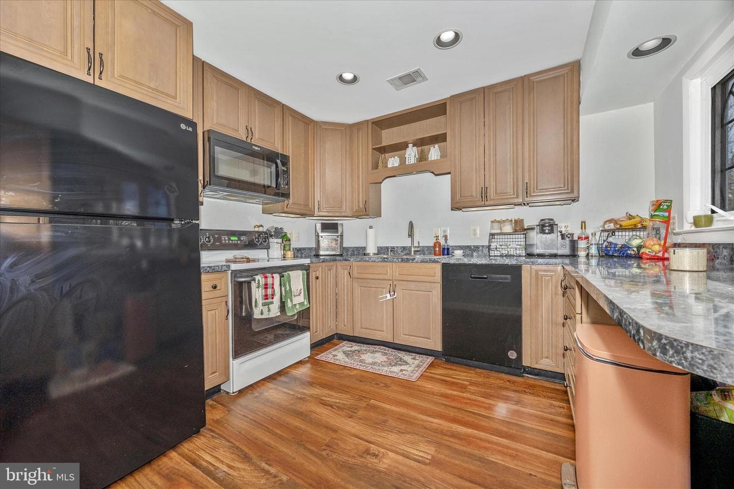 439 Center Street photo 21