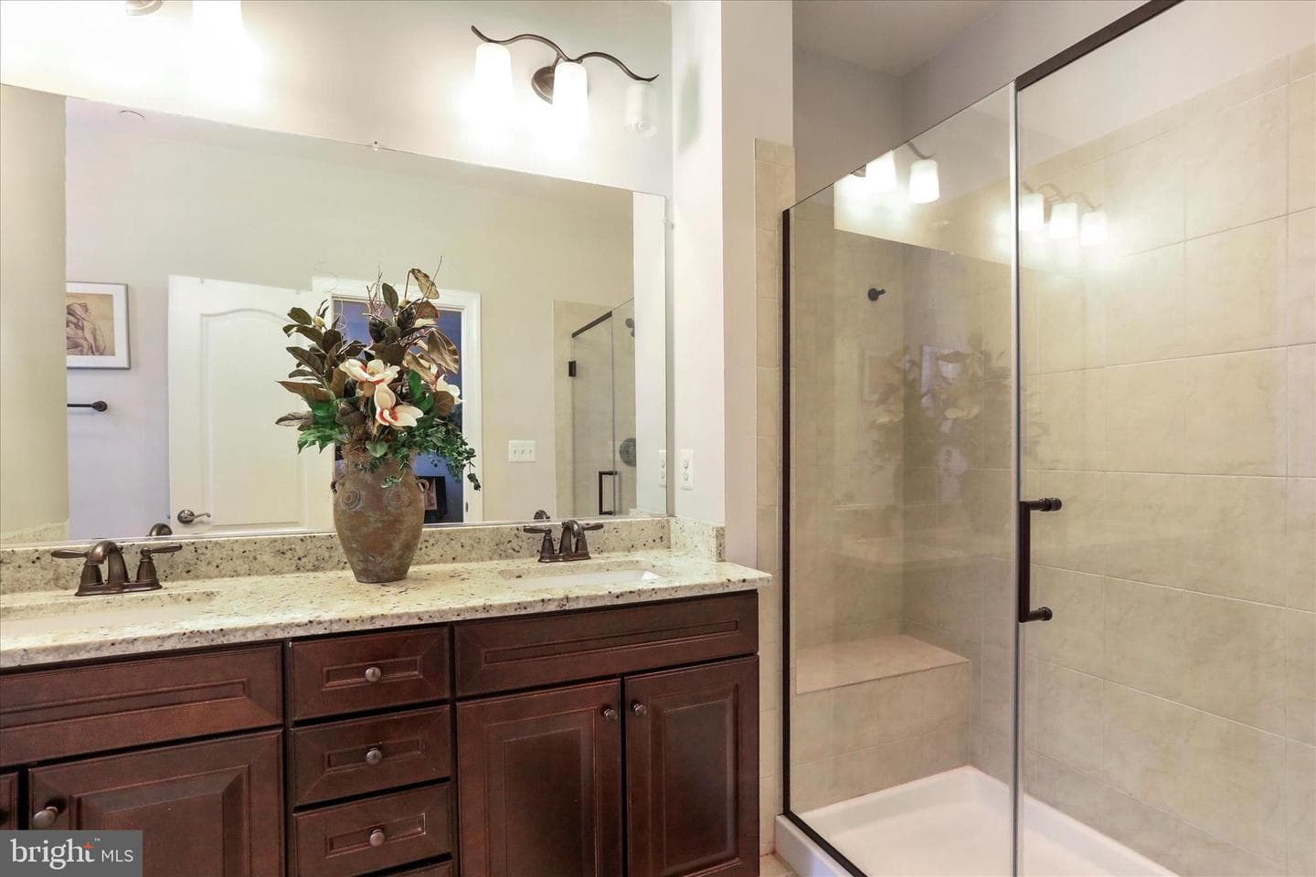 20 Maxwell Square photo 22