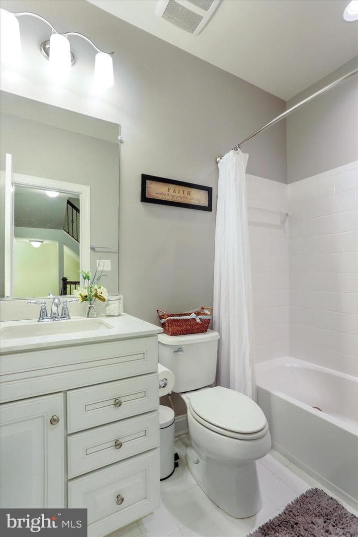20 Maxwell Square photo 29