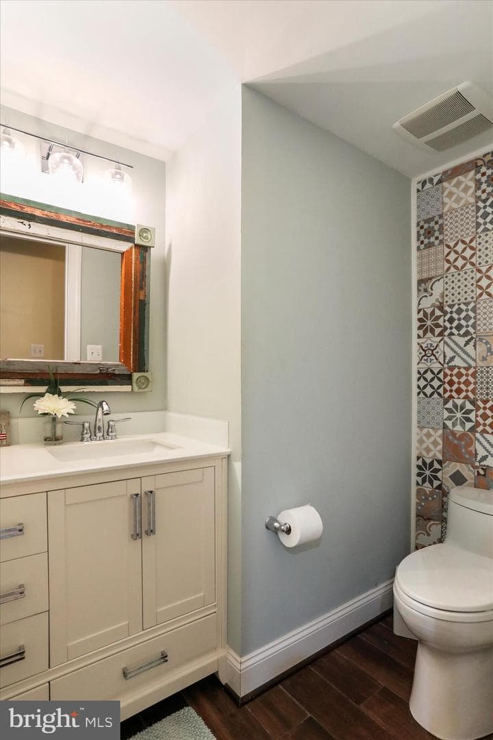 20 Maxwell Square photo 34