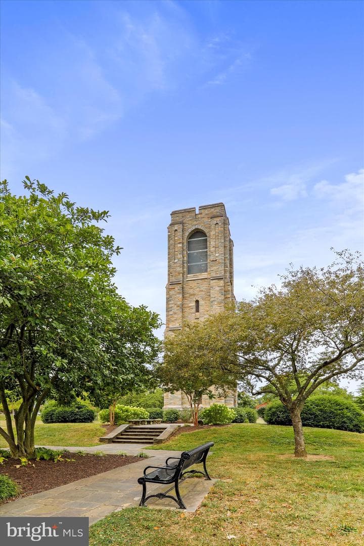 20 Maxwell Square photo 39