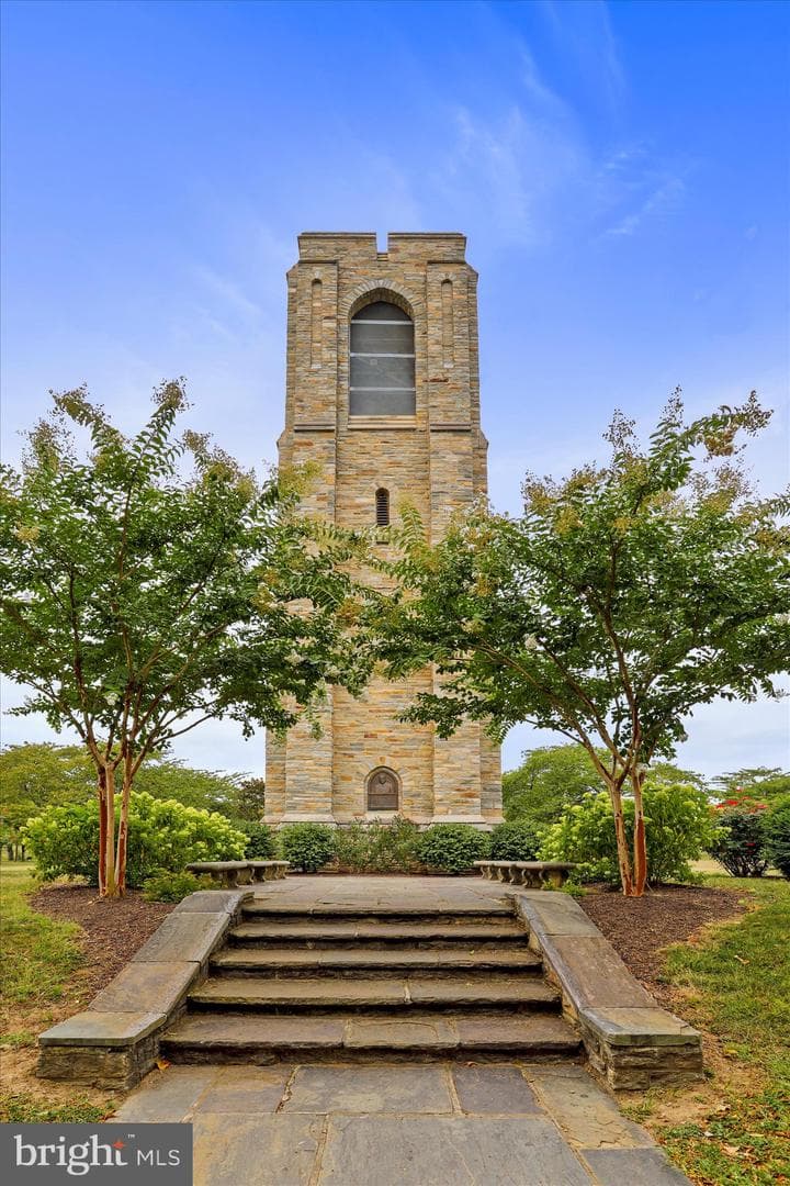 20 Maxwell Square photo 40