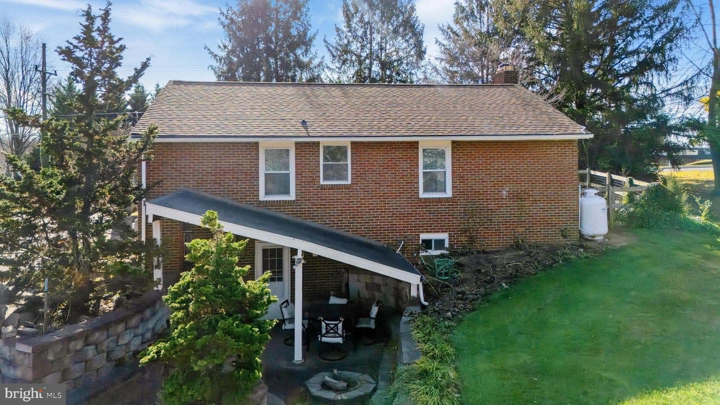 11914 Fingerboard Road photo 5