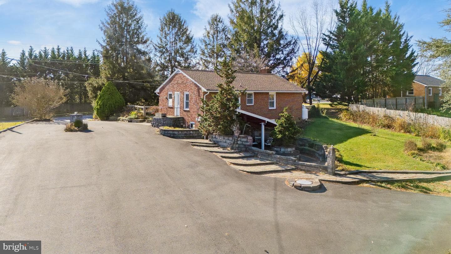 11914 Fingerboard Road photo 7