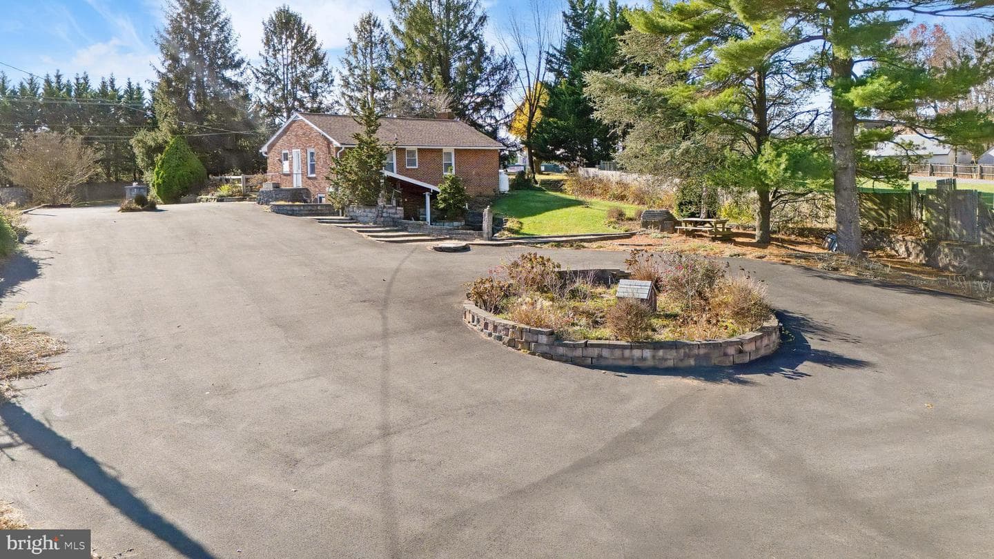 11914 Fingerboard Road photo 9