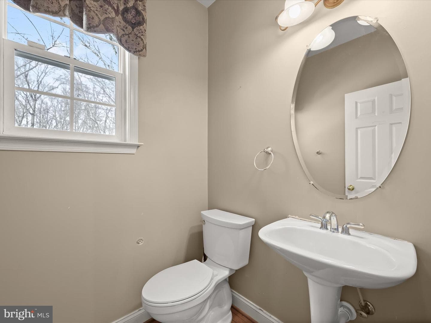 12304 Hungerford Manor Court photo 28