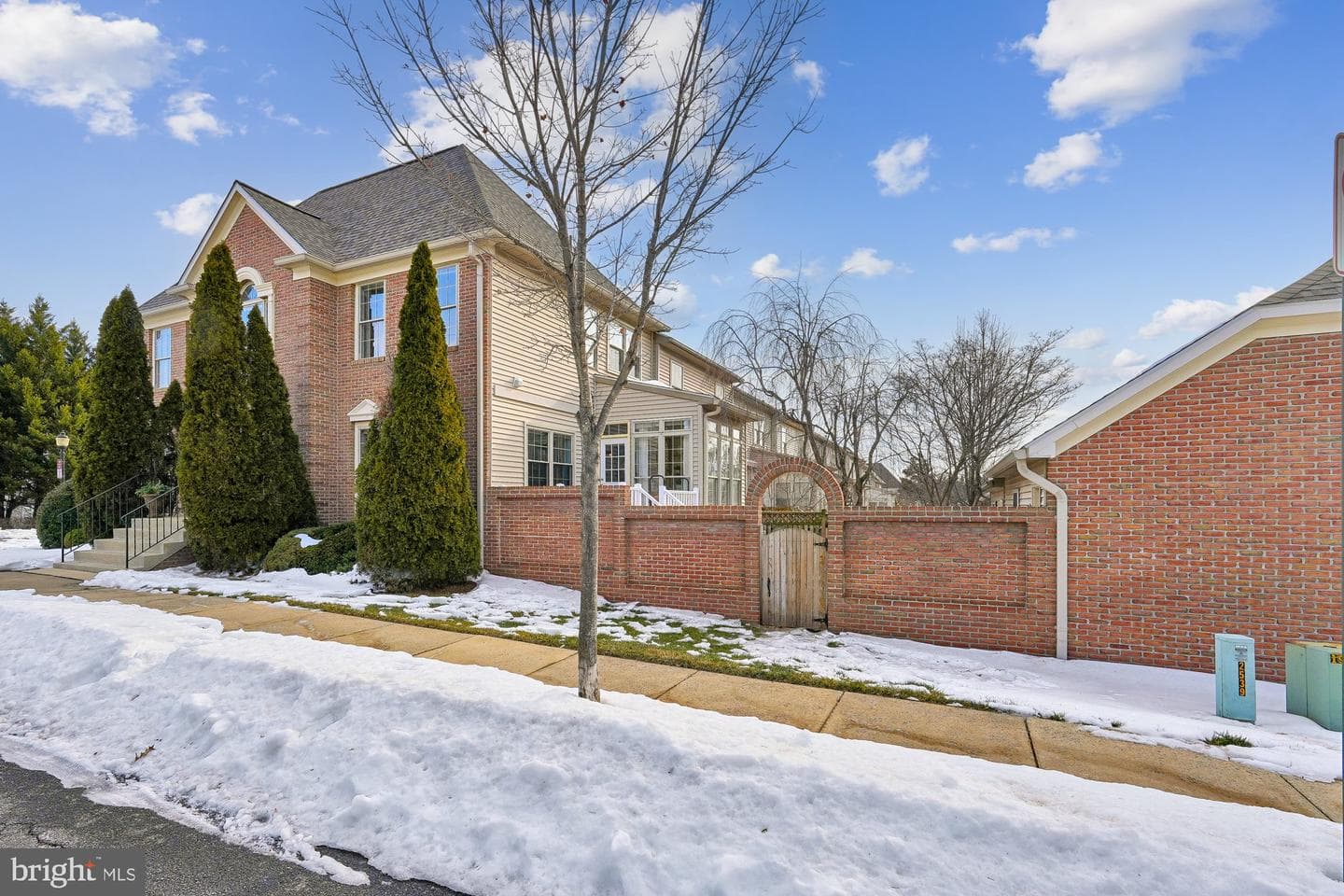 2539 Waterside Drive photo 2