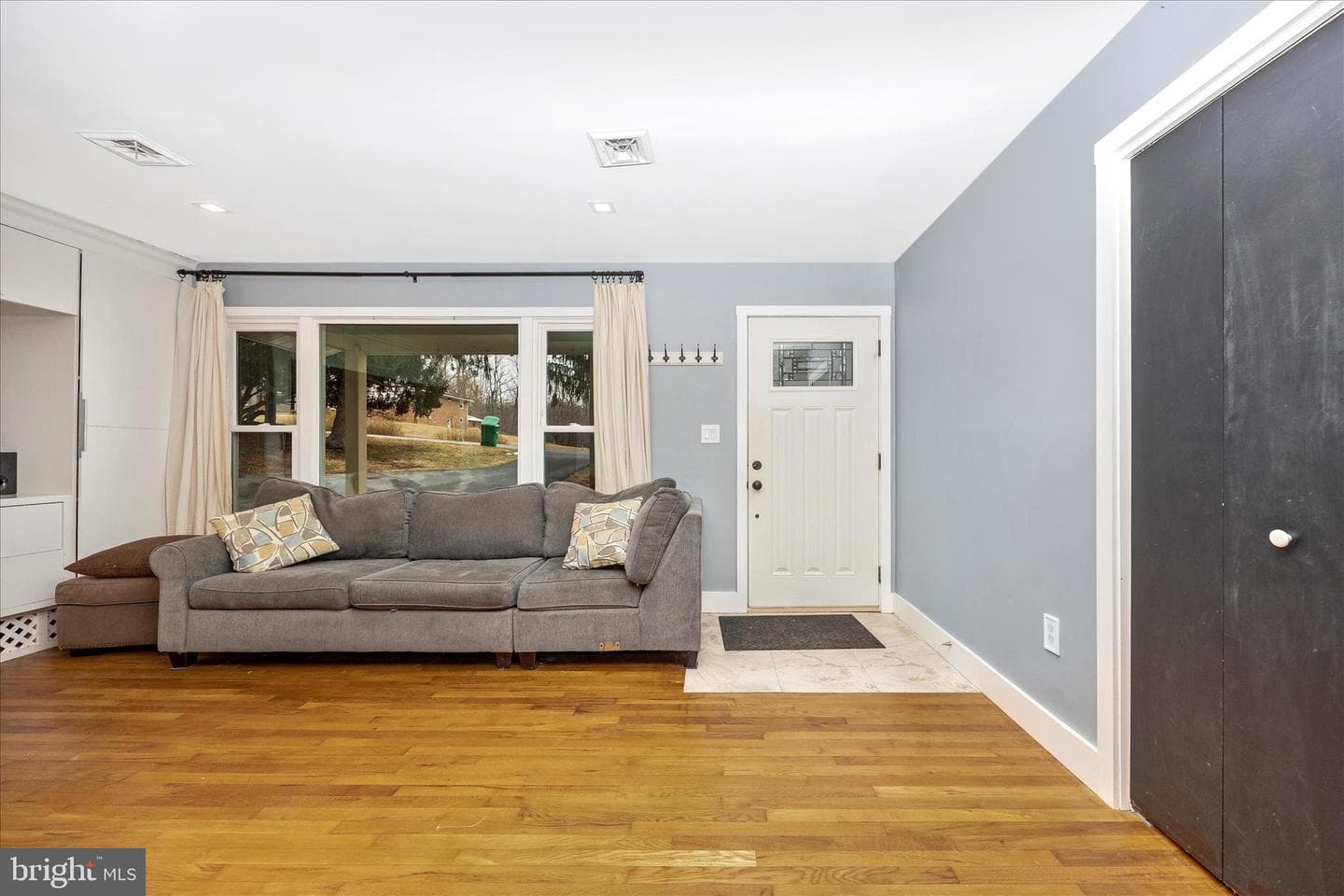 2778 Lynn Street photo 3