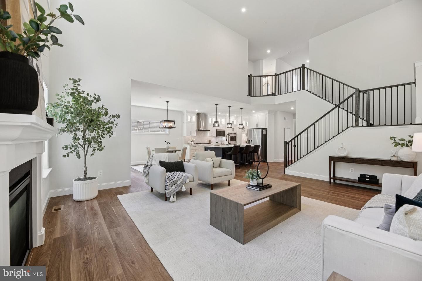 1823 Colt Lane photo 4