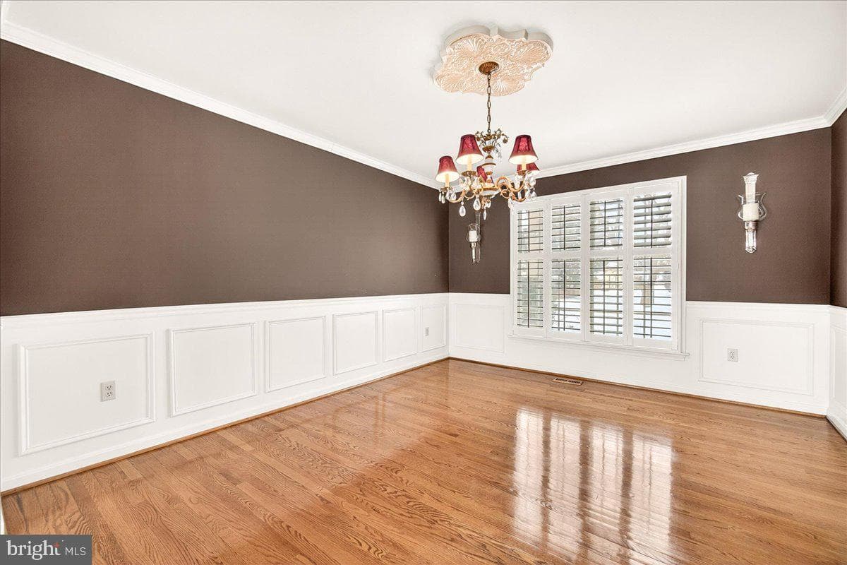 201 Sheffield Court photo 11
