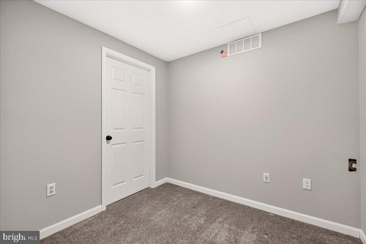 201 Sheffield Court photo 45