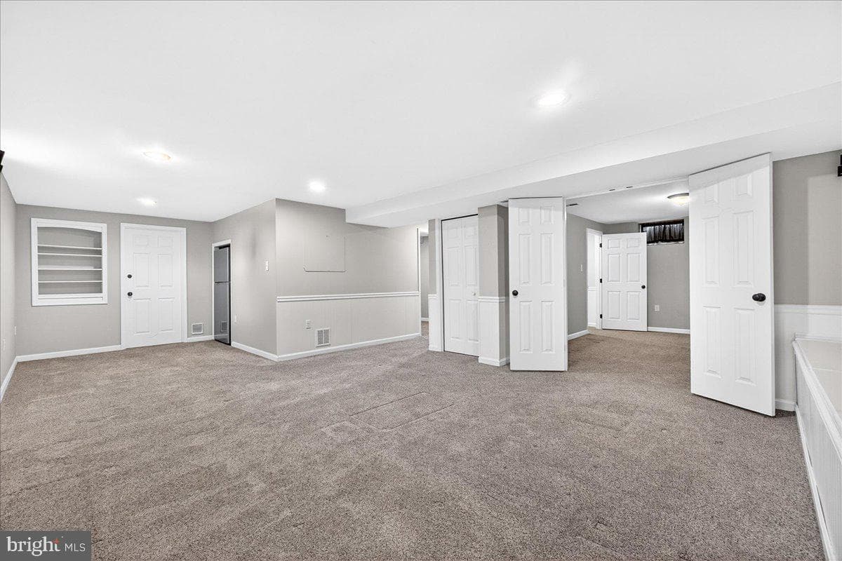 201 Sheffield Court photo 46
