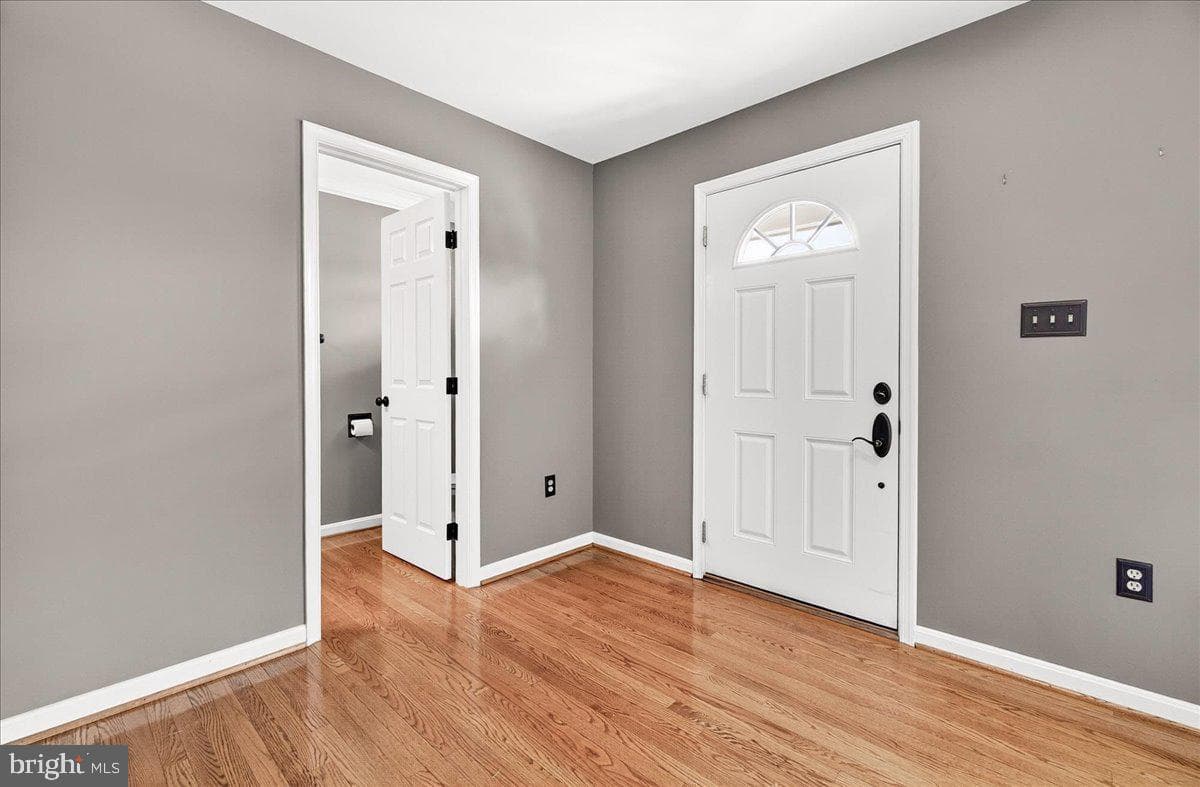 201 Sheffield Court photo 7
