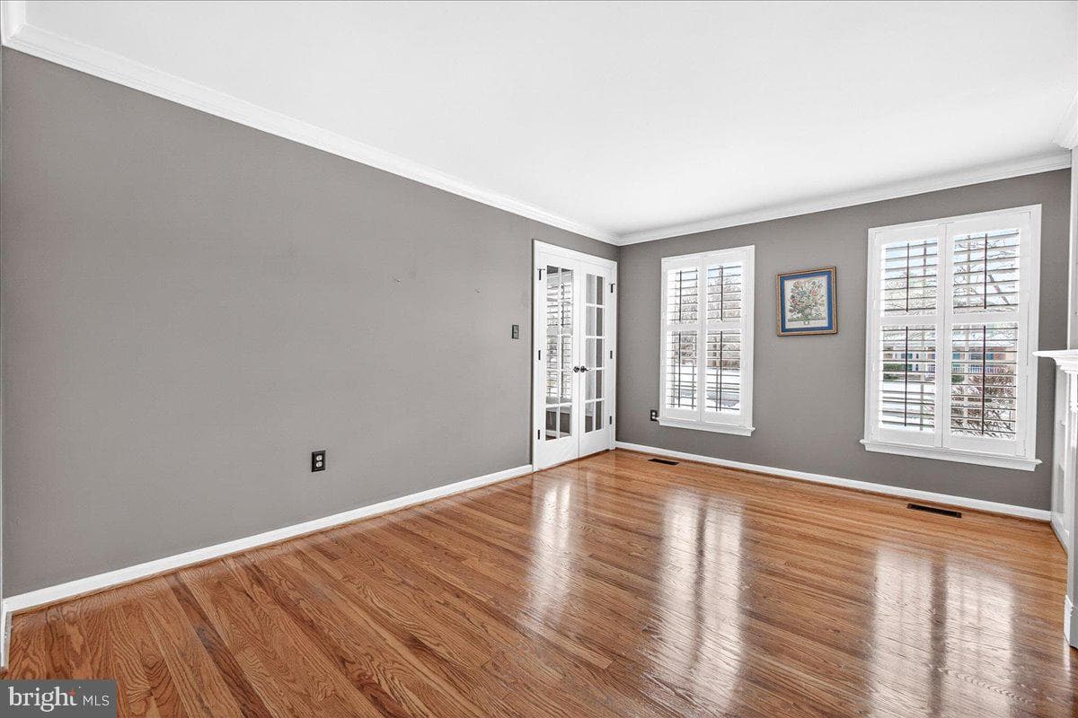 201 Sheffield Court photo 9