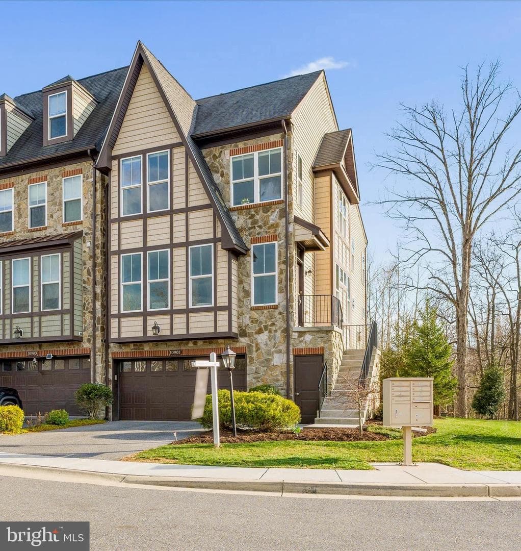 10901 Divot Court