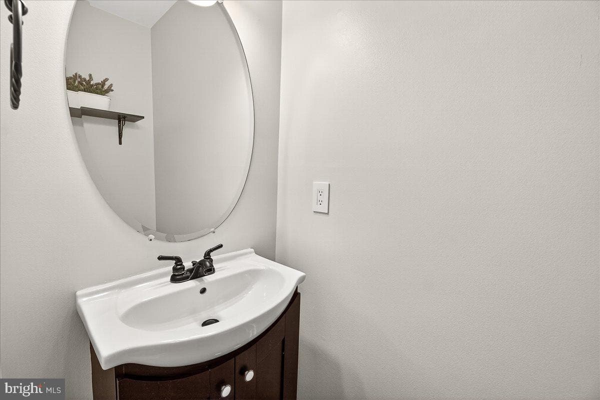 5653 Tessie Court photo 17