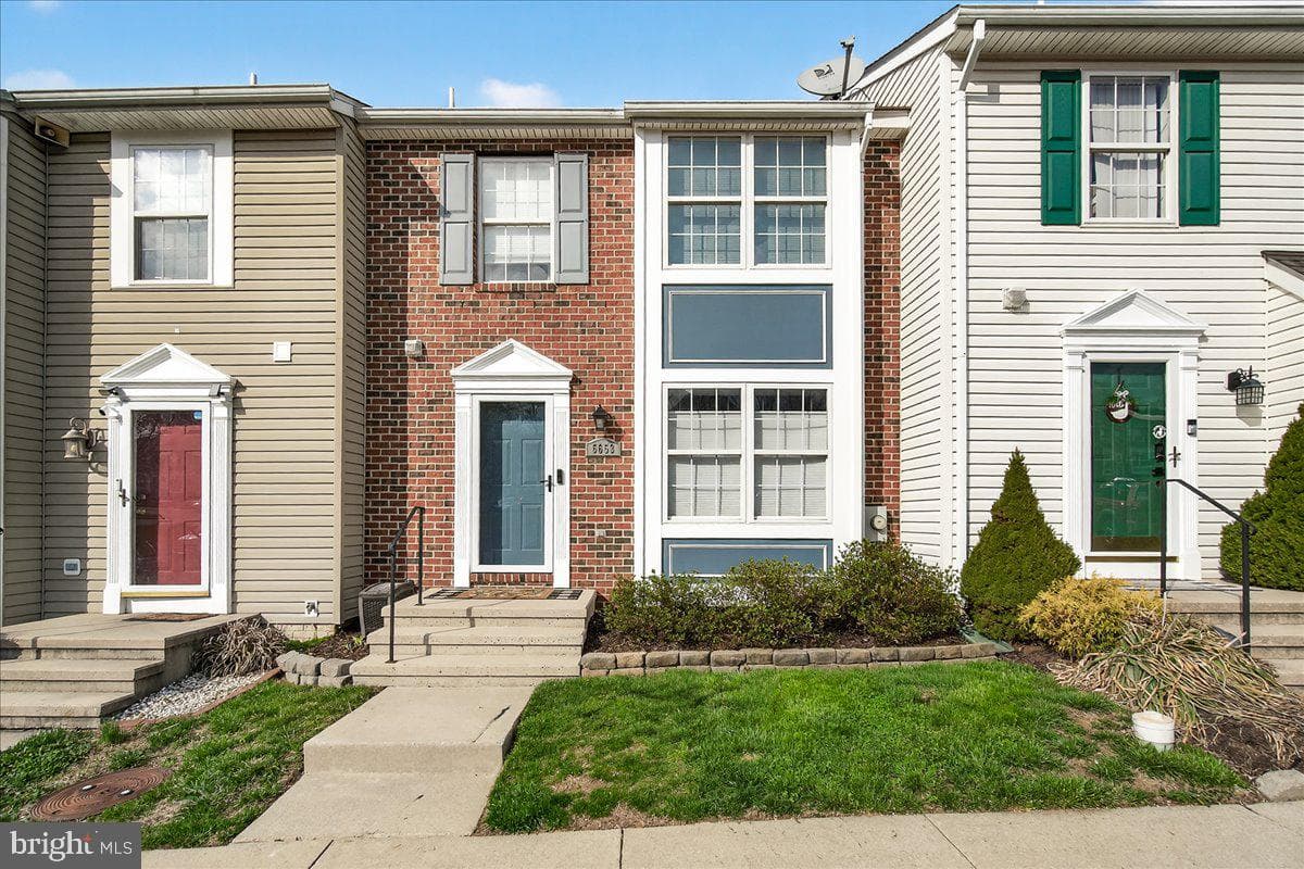 5653 Tessie Court photo 2