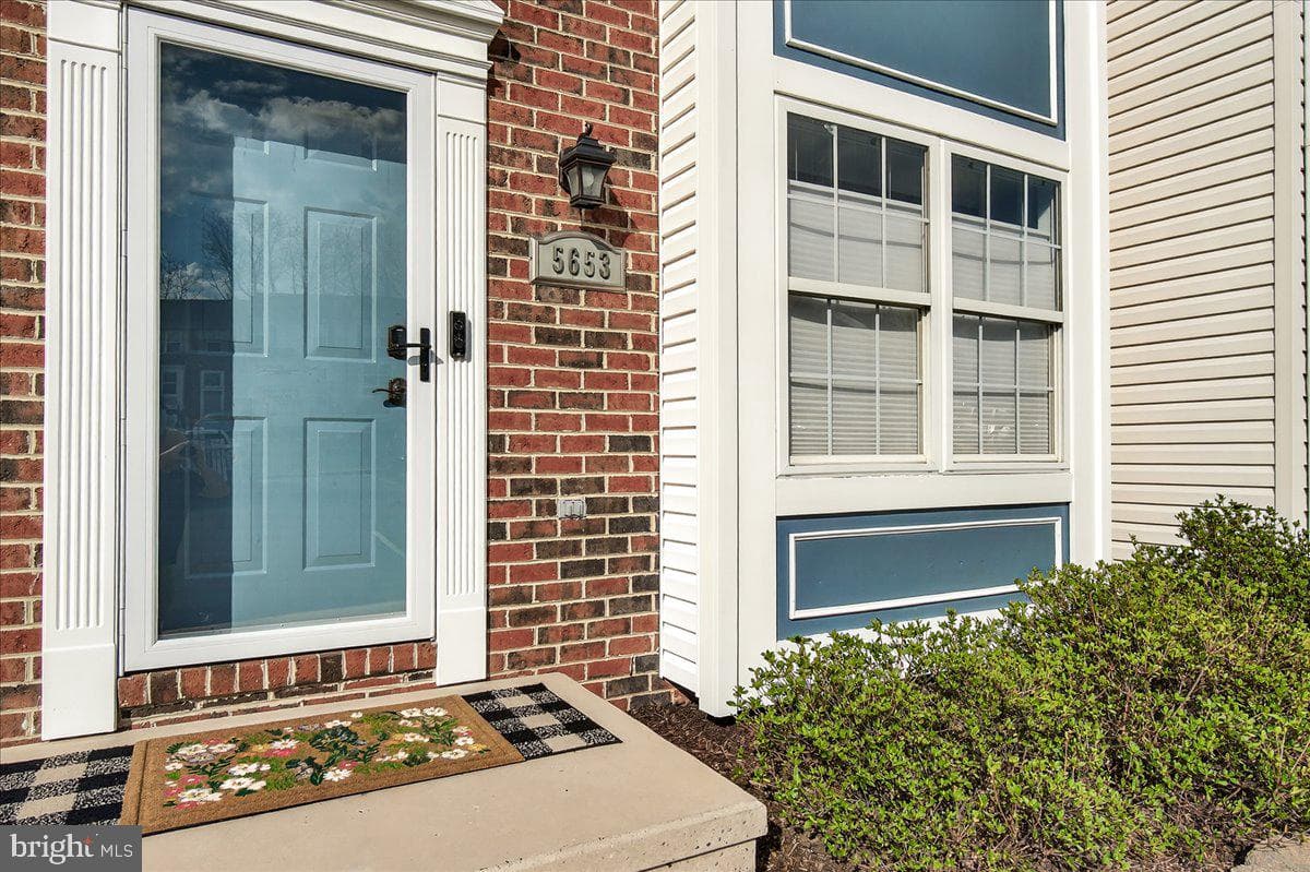 5653 Tessie Court photo 3