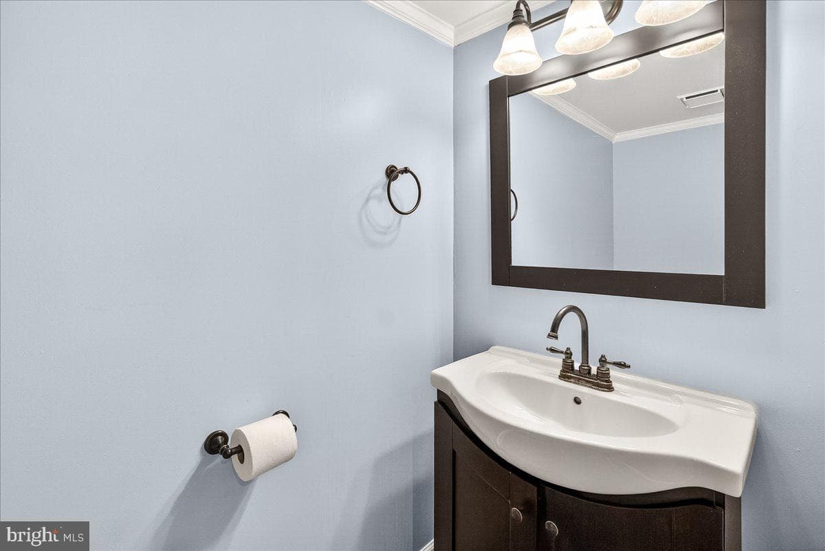 5653 Tessie Court photo 32