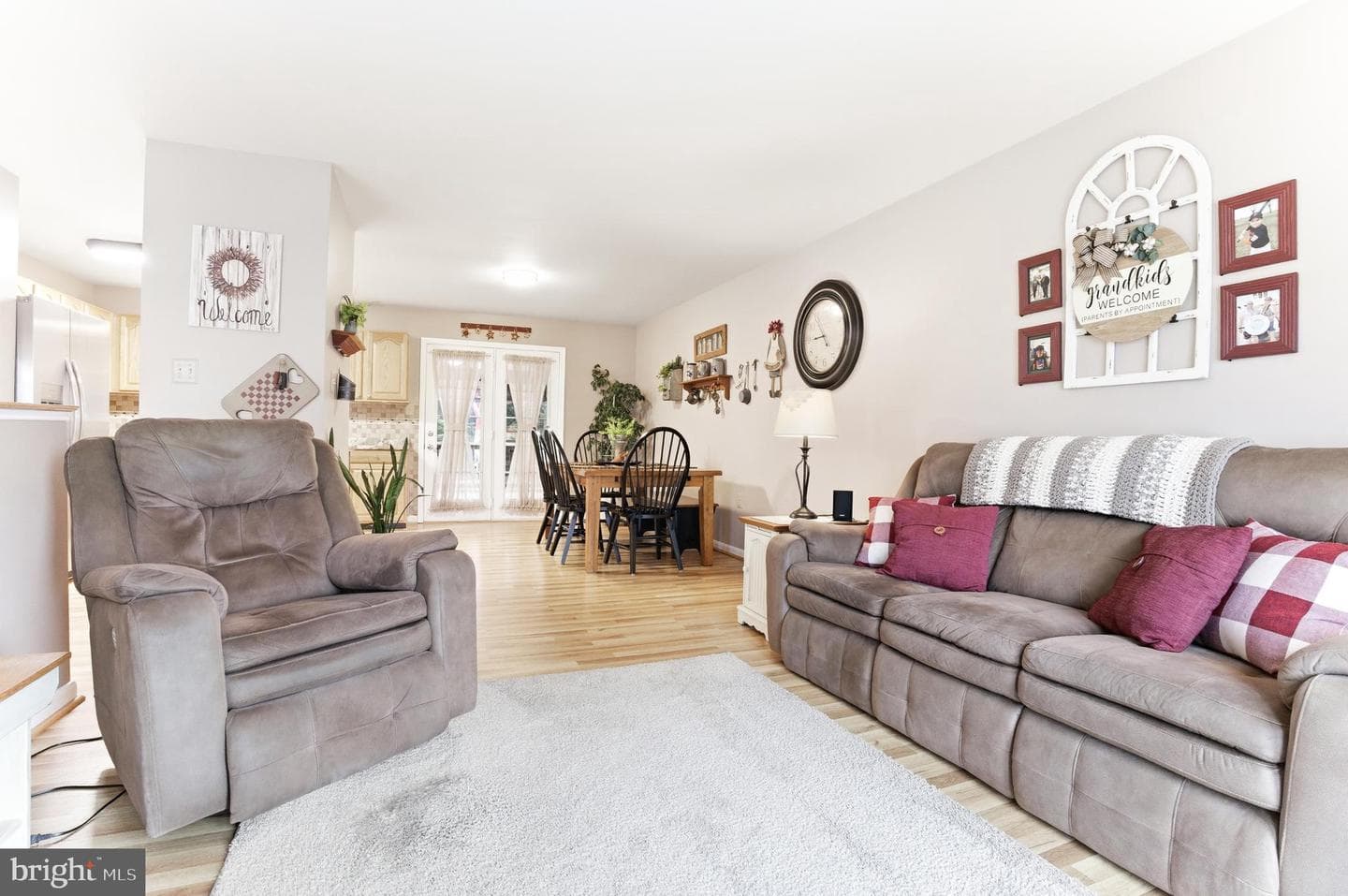 1 Walnut Pond Court photo 8