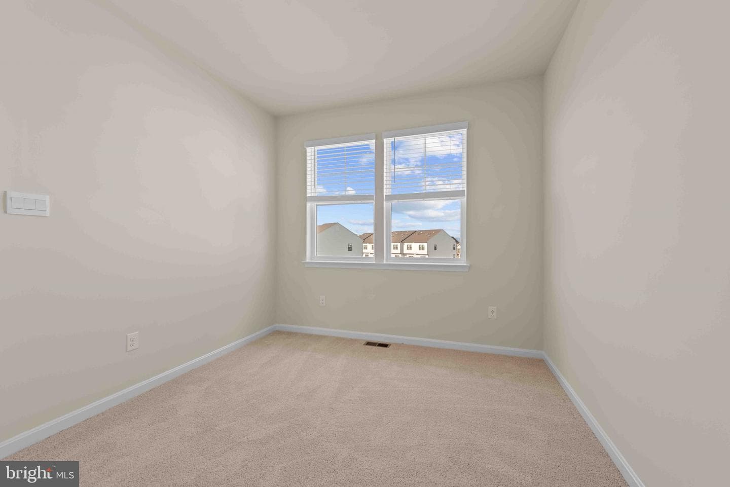 417 Ensemble Way photo 27