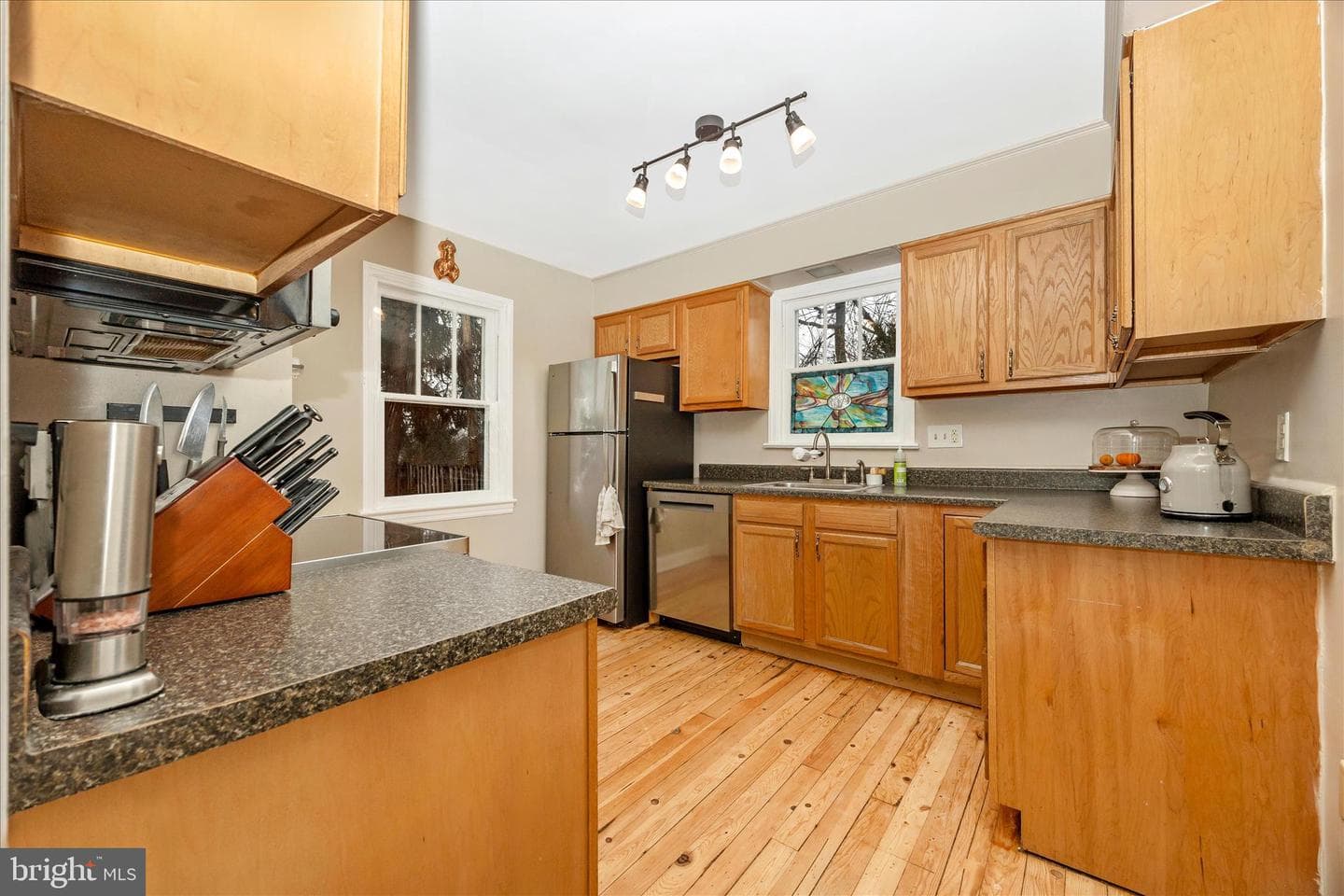633 Lee Place photo 11