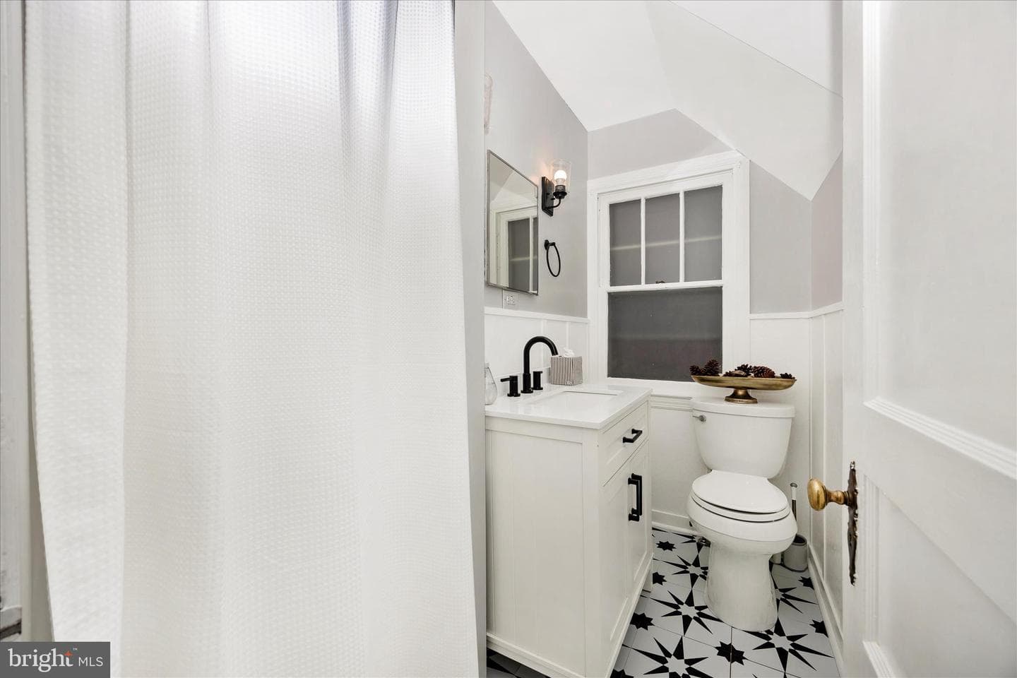 633 Lee Place photo 13