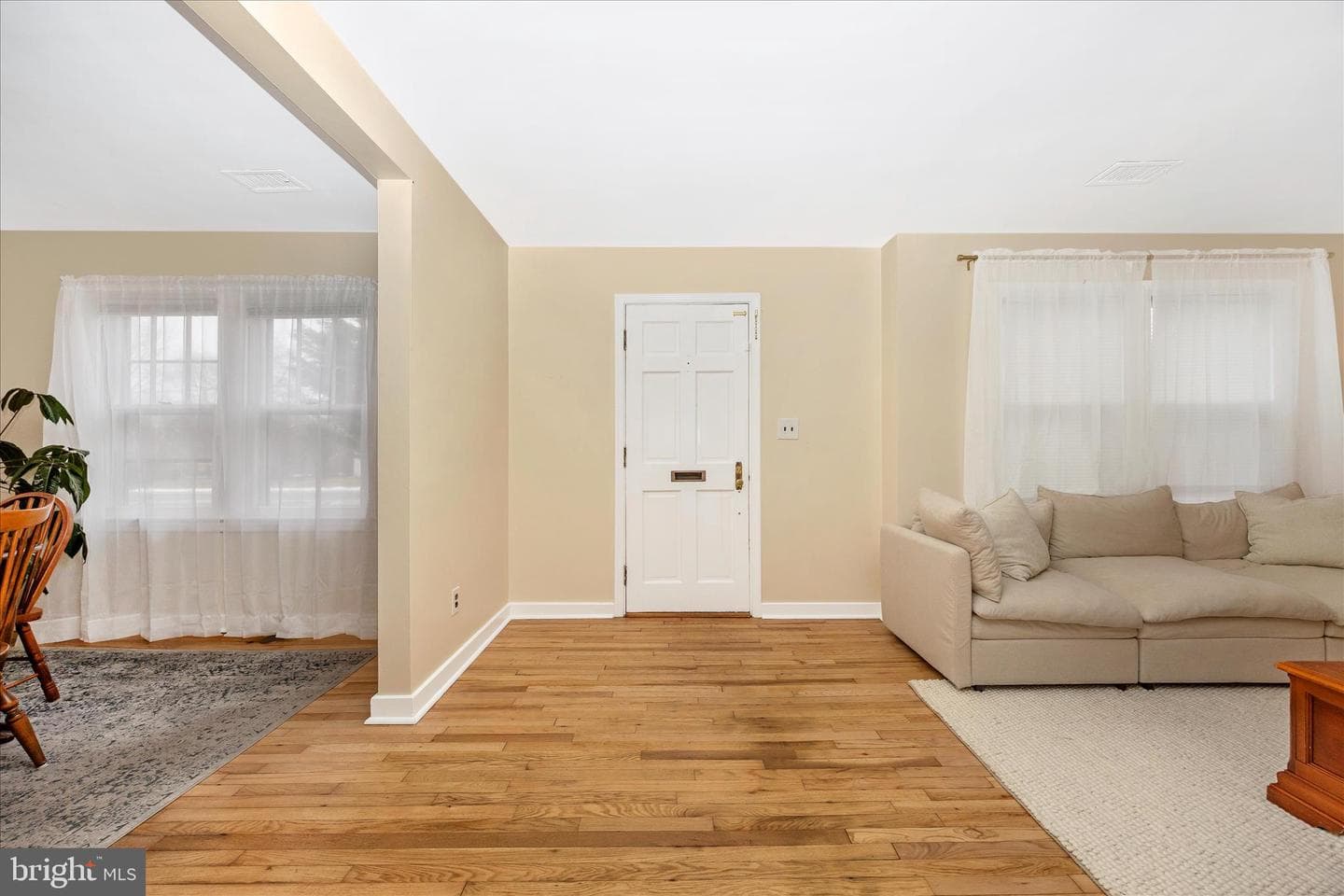 633 Lee Place photo 3