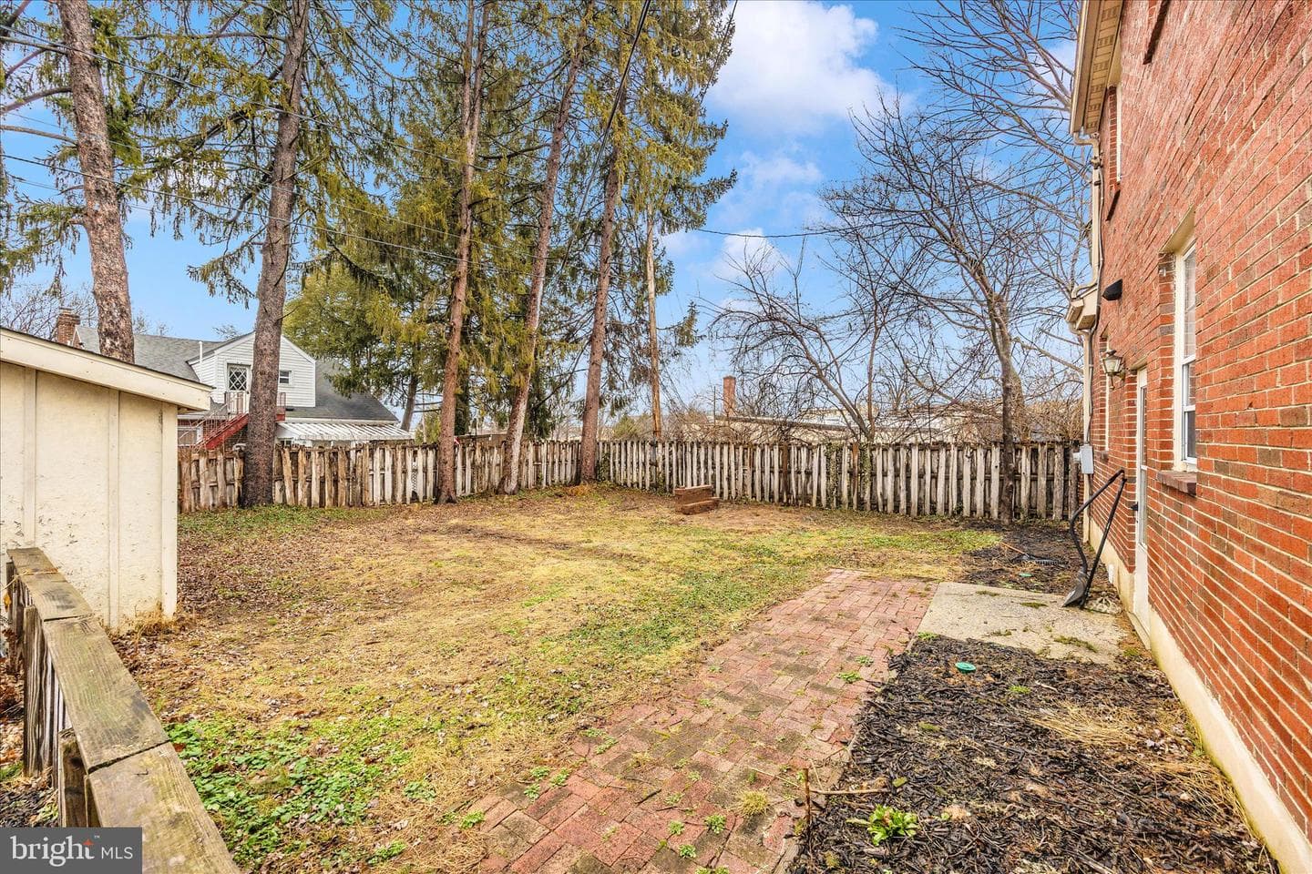 633 Lee Place photo 40