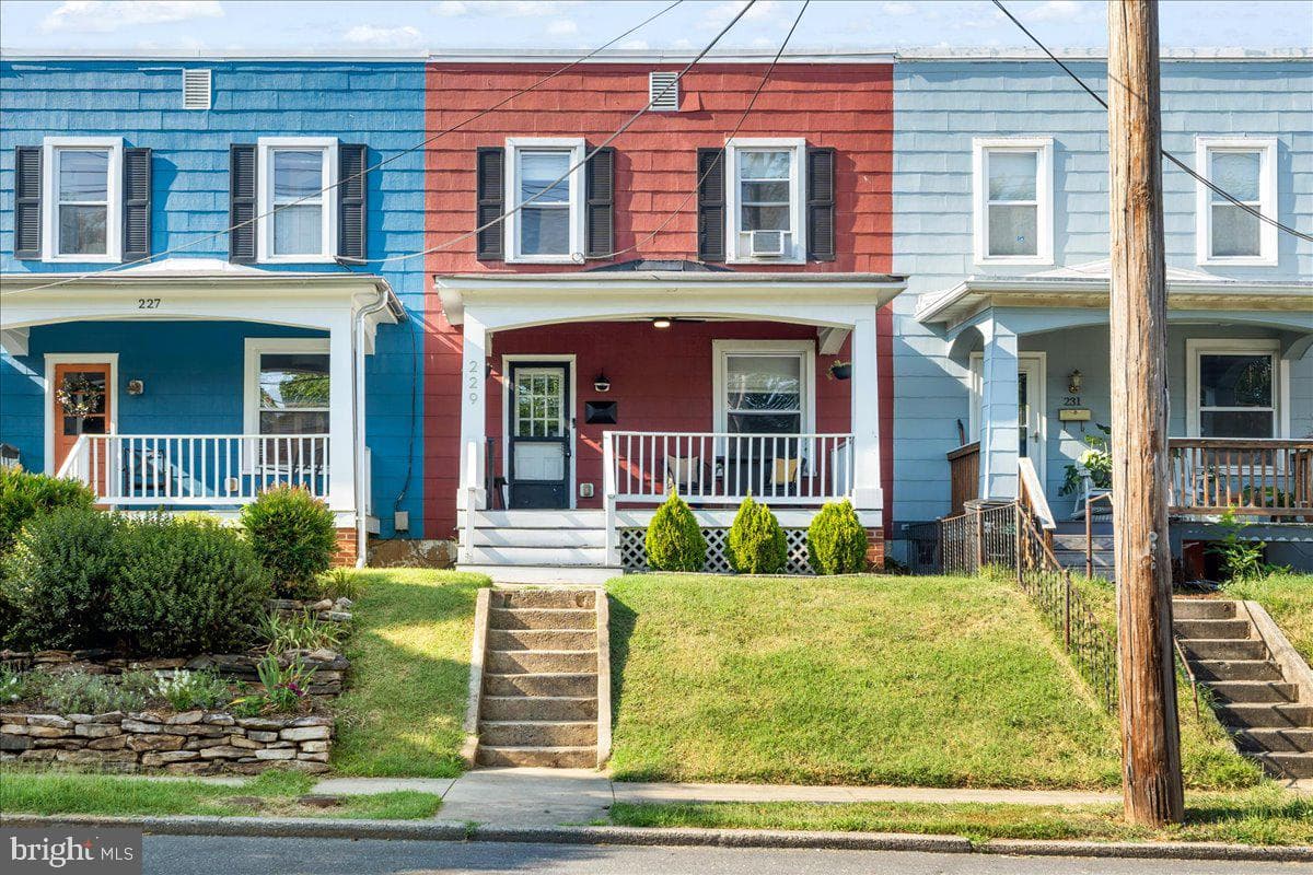 229 E 5th Street photo 1