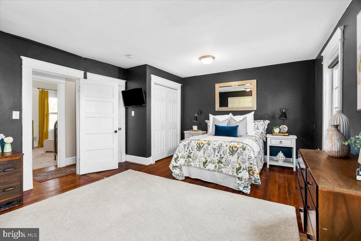 229 E 5th Street photo 22