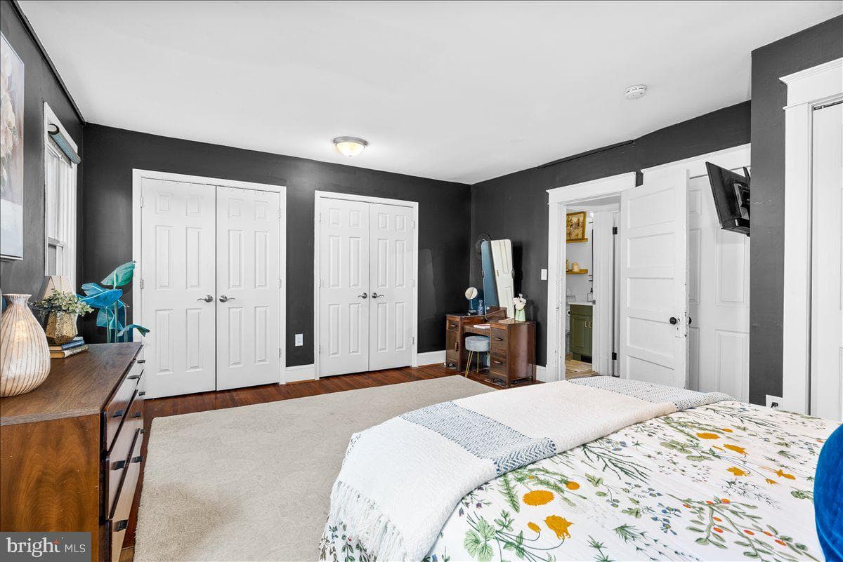 229 E 5th Street photo 23