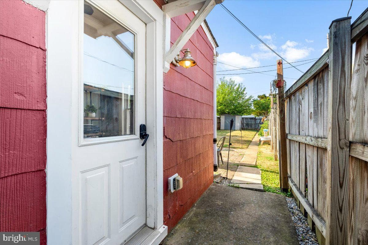 229 E 5th Street photo 31