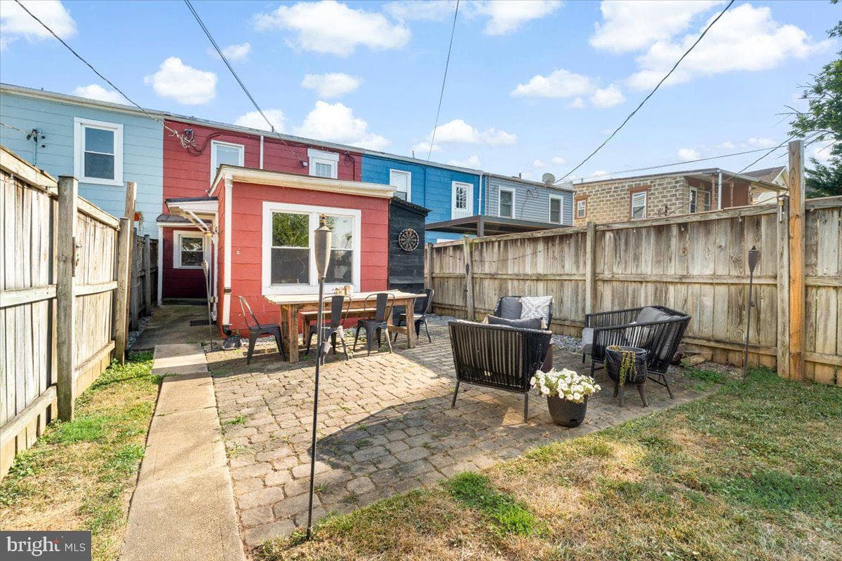 229 E 5th Street photo 32