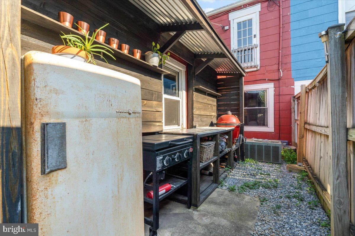 229 E 5th Street photo 35