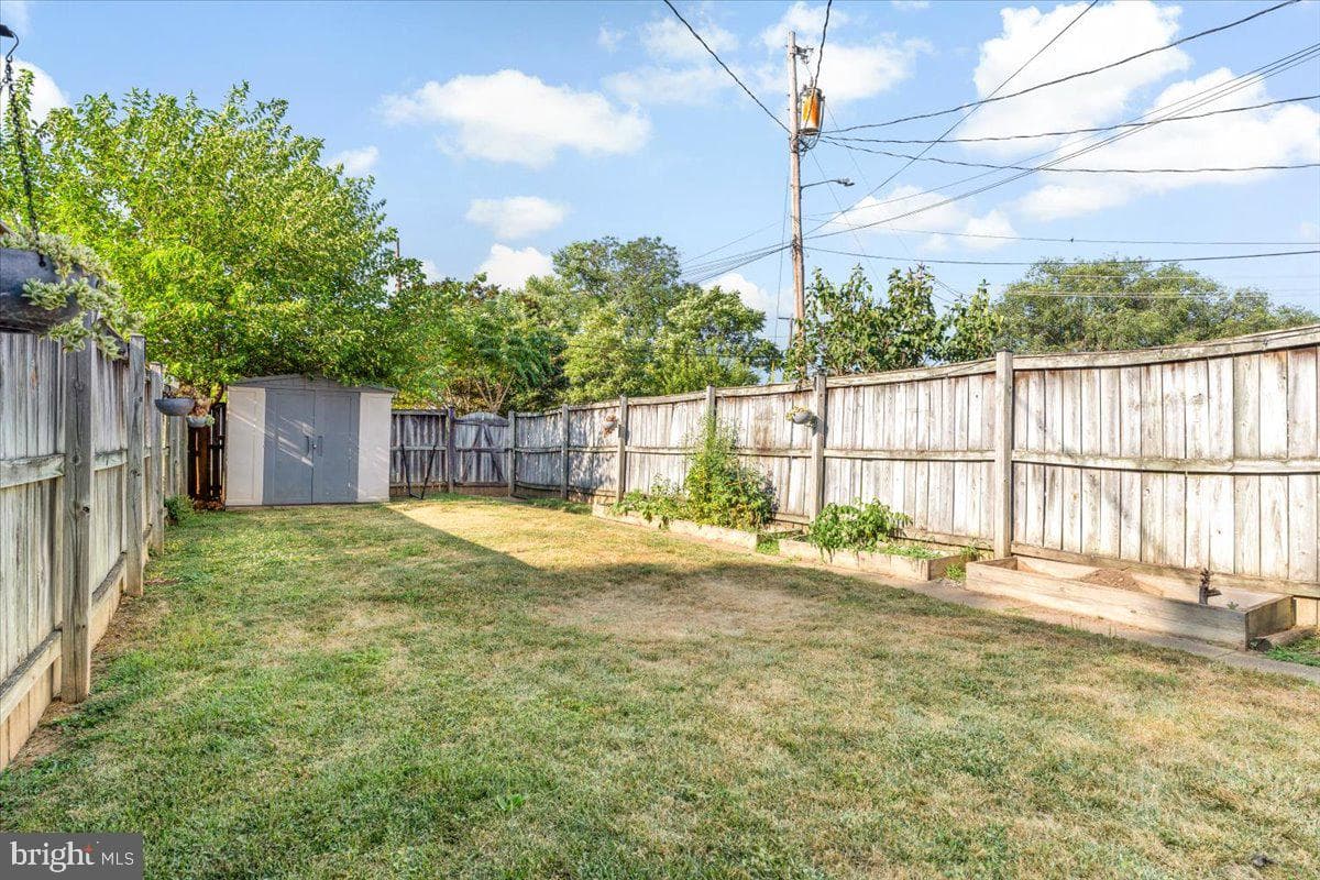 229 E 5th Street photo 38